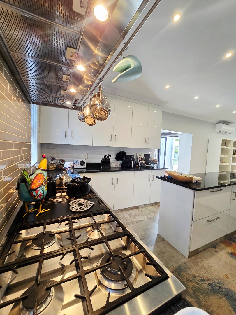 6 Bedroom Property for Sale in Wilkoppies North West